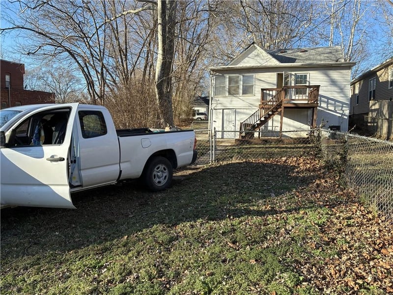 831 Ottawa St, Leavenworth, KS 66048