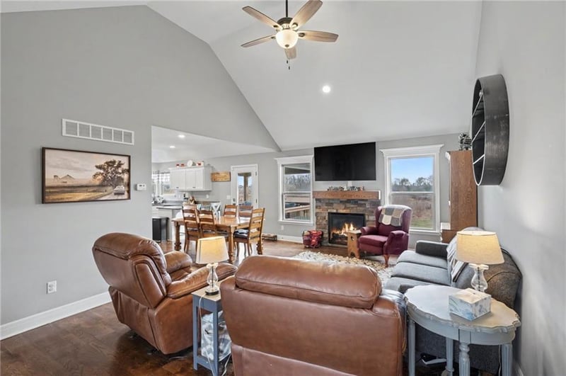 16699 Dana Ln, Leavenworth, KS 66048