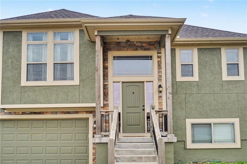 16699 Dana Ln, Leavenworth, KS 66048