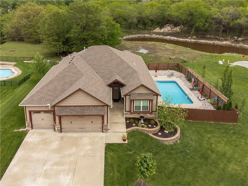 4411 Lariat Dr, Lee's Summit, MO 64082