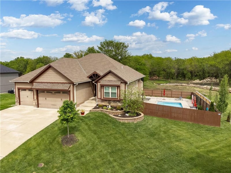 4411 Lariat Dr, Lee's Summit, MO 64082