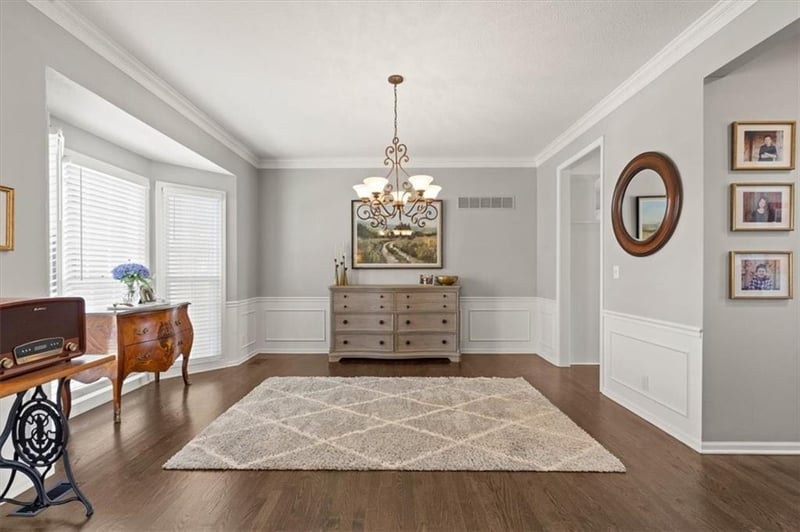 8810 147th Ter, Overland Park, KS 66221