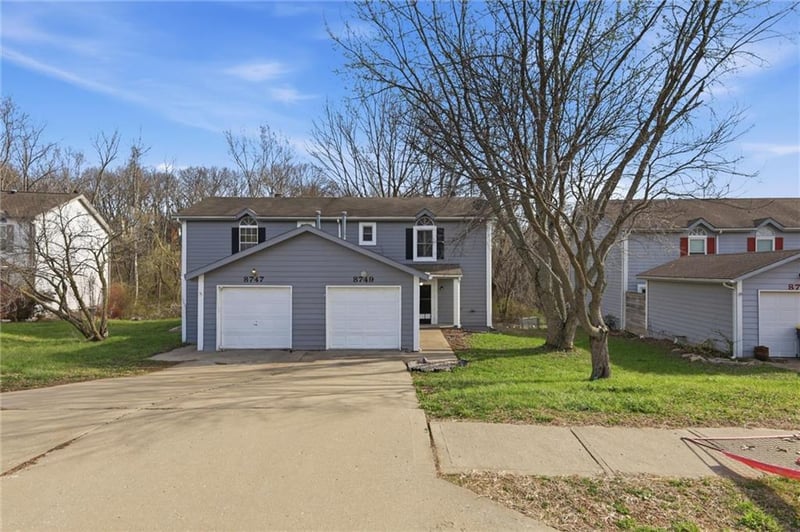 8749 NW 82nd St, Kansas City, MO 64152