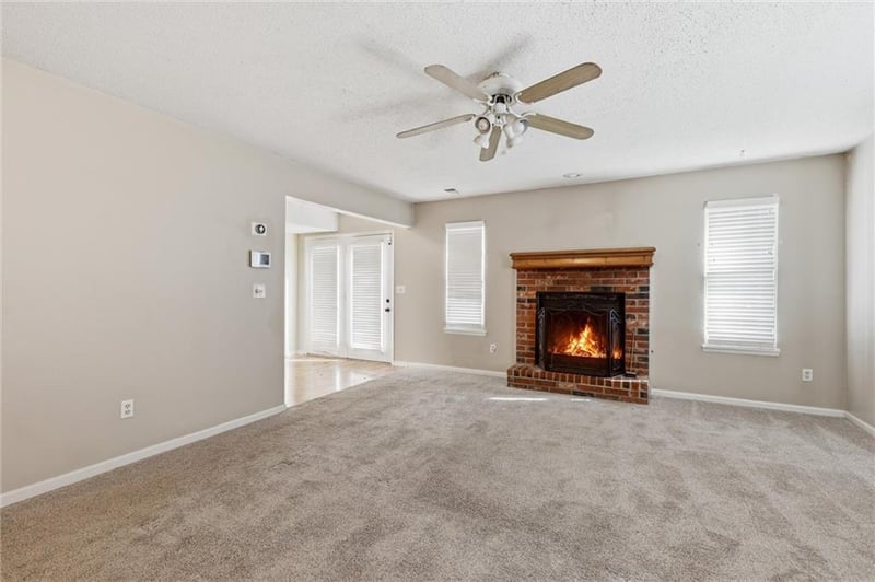 8749 NW 82nd St, Kansas City, MO 64152