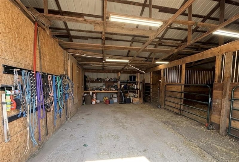 26552 Waverly Rd, Paola, KS 66071