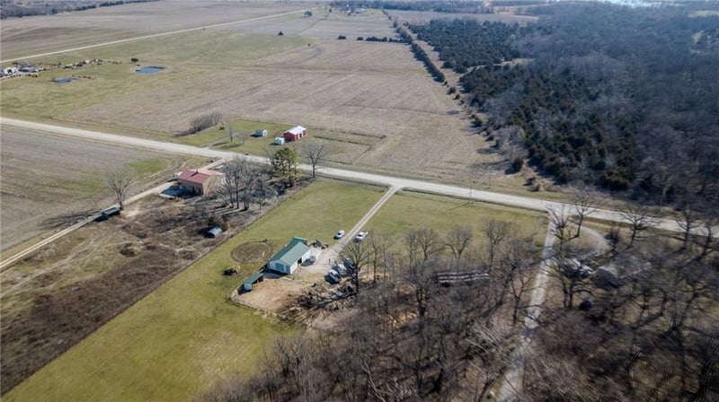 26552 Waverly Rd, Paola, KS 66071
