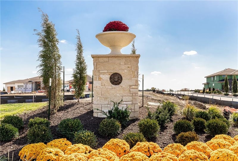13602 Fontana St, Leawood, KS 66224
