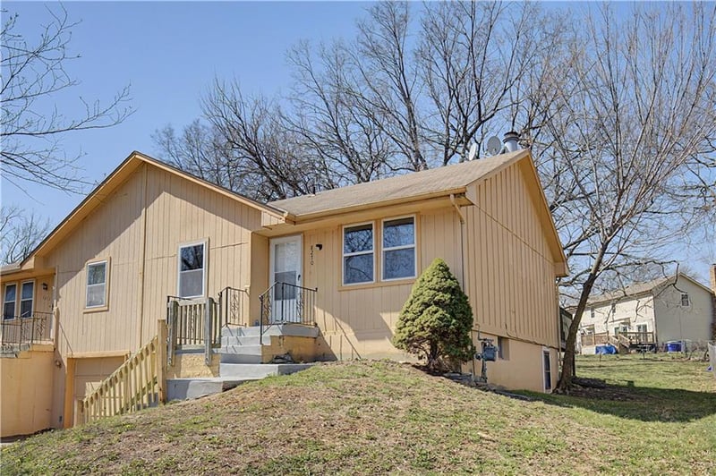 8270 Perry St, Overland Park, KS 66204