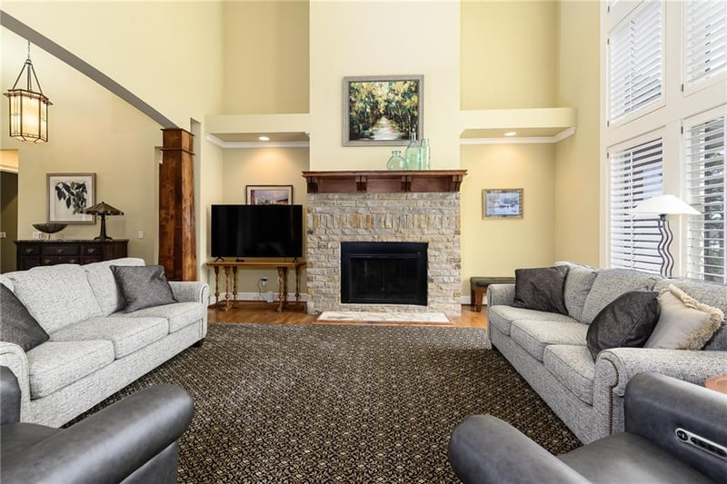 14105 Stearns St, Overland Park, KS 66221