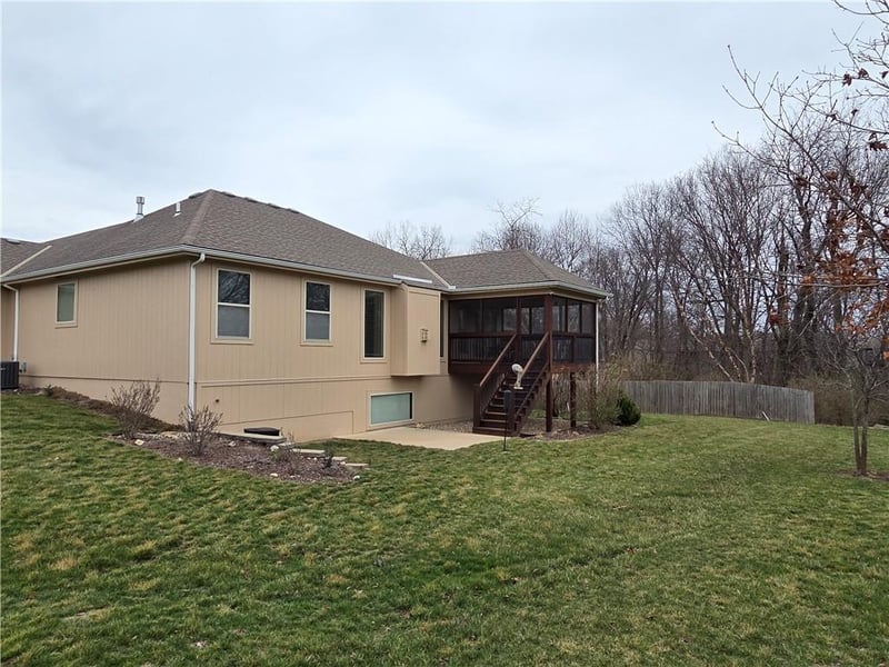 3945 97th St, Kansas City, MO 64154