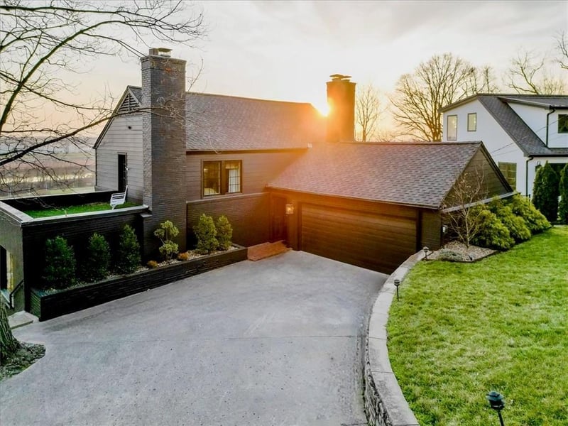 3718 Briarcliff Rd, Kansas City, MO 64116