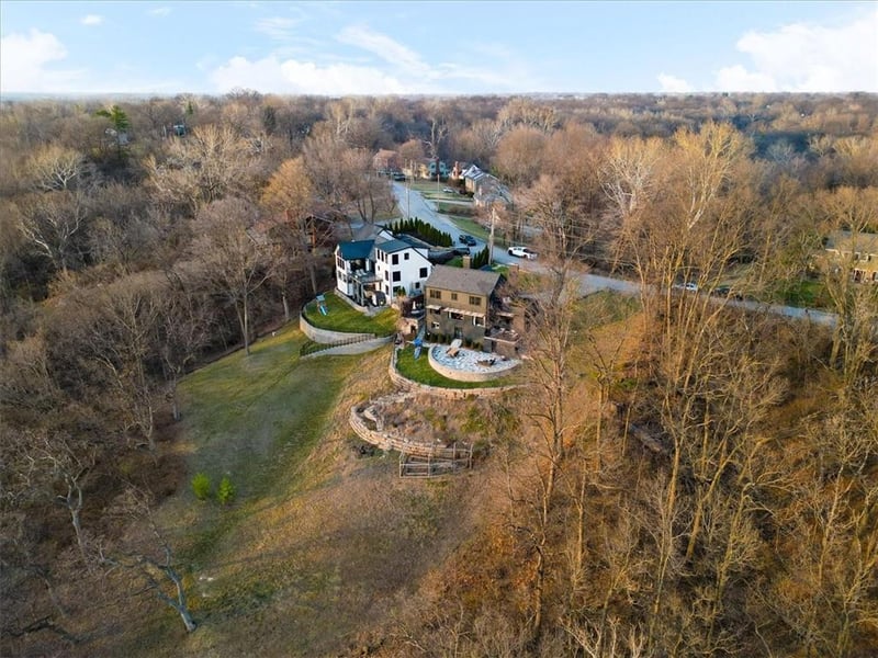 3718 Briarcliff Rd, Kansas City, MO 64116