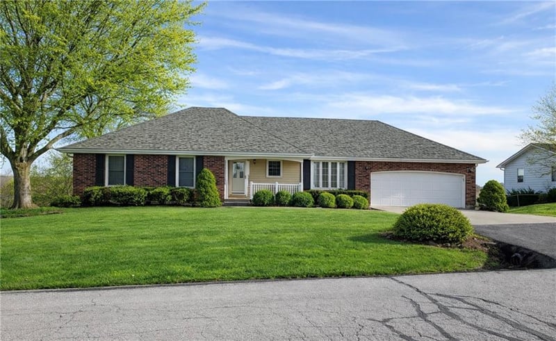 1405 High Dr, Lexington, MO 64067