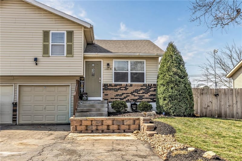 1019 Jan Mar St, Olathe, KS 66061