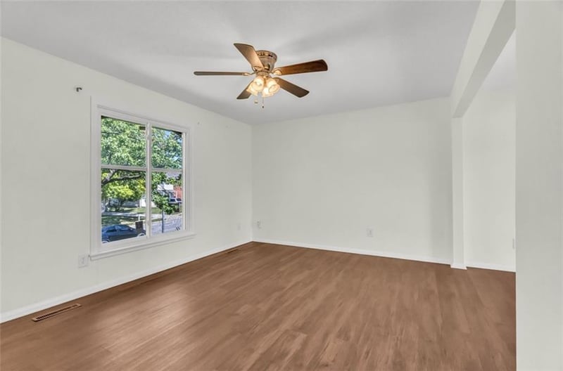 7413 Loma Vista Dr, Kansas City, MO 64138