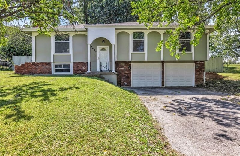 7413 Loma Vista Dr, Kansas City, MO 64138