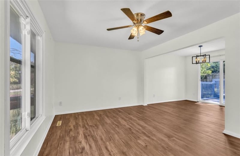 7413 Loma Vista Dr, Kansas City, MO 64138