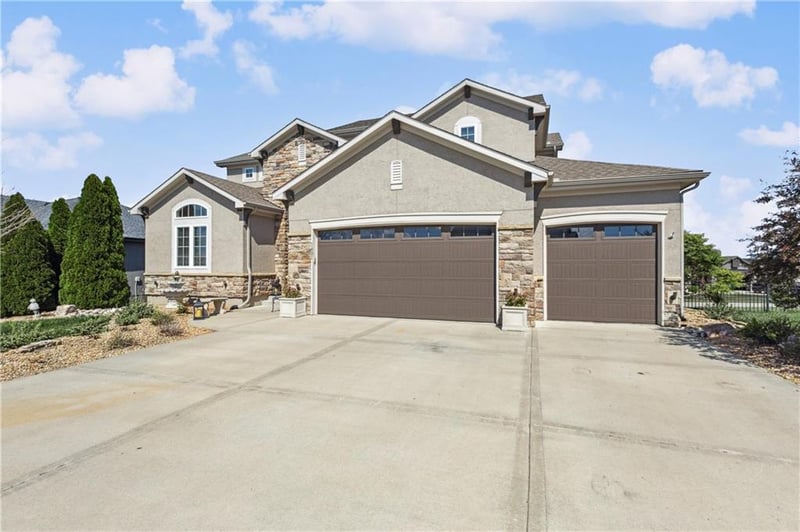 1401 Spurlock Cv, Raymore, MO 64083