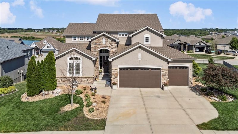 1401 Spurlock Cv, Raymore, MO 64083