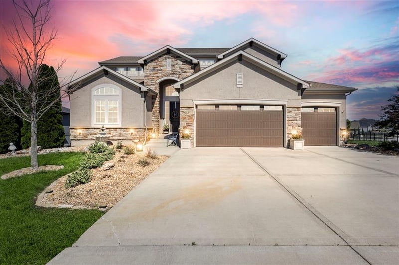 1401 Spurlock Cv, Raymore, MO 64083