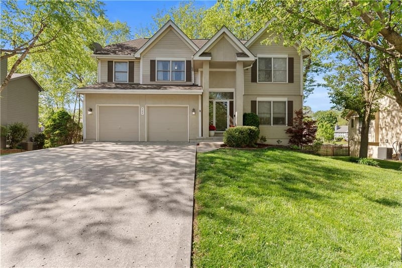 705 Hawthorne Dr, Liberty, MO 64068