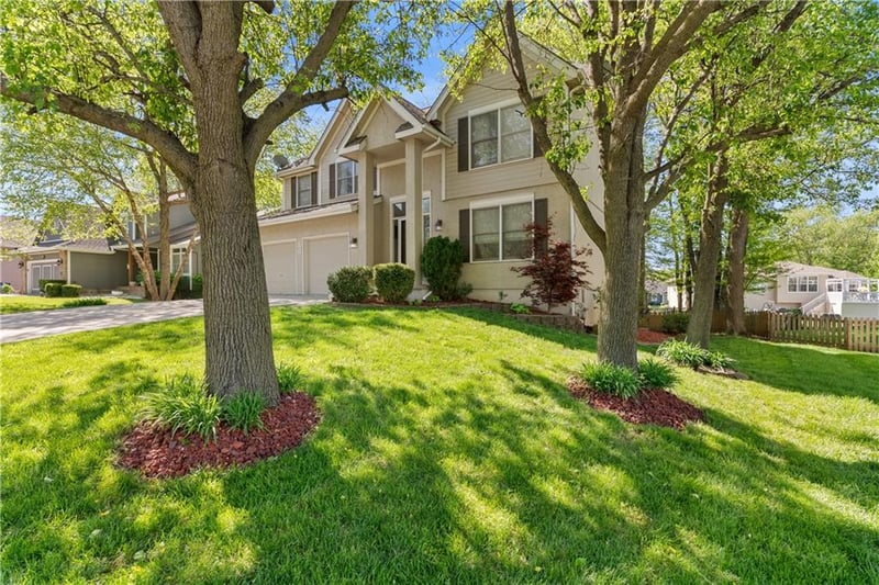 705 Hawthorne Dr, Liberty, MO 64068