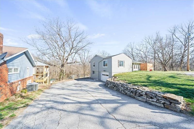 8008 Parkview Ave, Kansas City, KS 66109