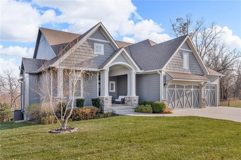 17342 Blue Moon Ln, Tonganoxie, KS 66086
