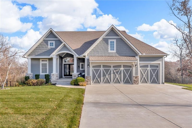 17342 Blue Moon Ln, Tonganoxie, KS 66086