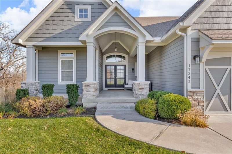 17342 Blue Moon Ln, Tonganoxie, KS 66086