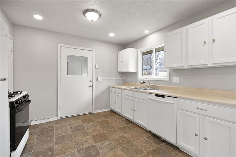 3704 107th St, Kansas City, MO 64137