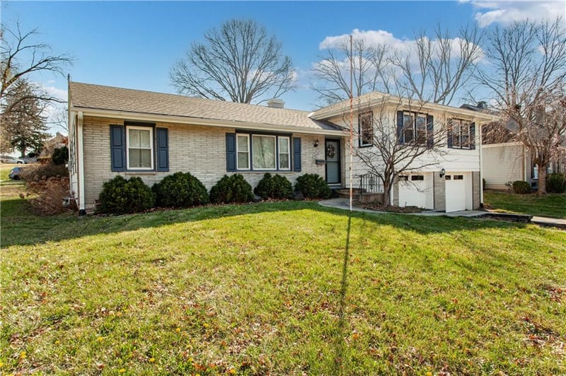 4819 Sherwood Dr, Kansas City, MO 64119