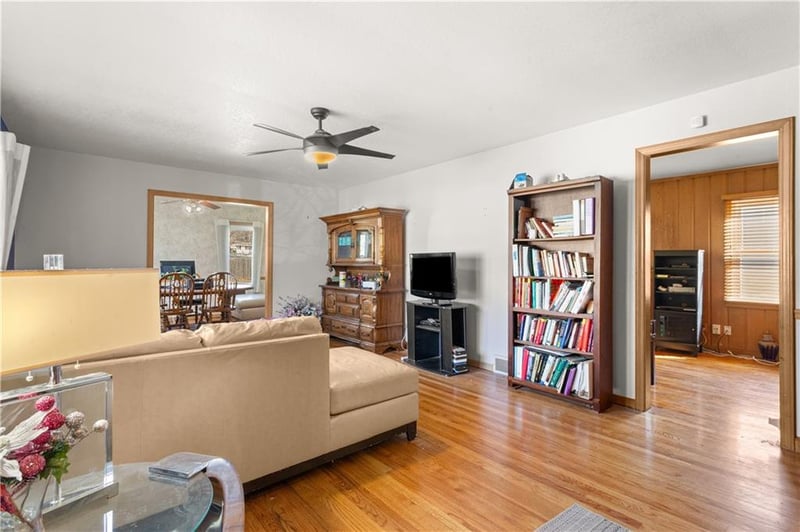 4819 Sherwood Dr, Kansas City, MO 64119