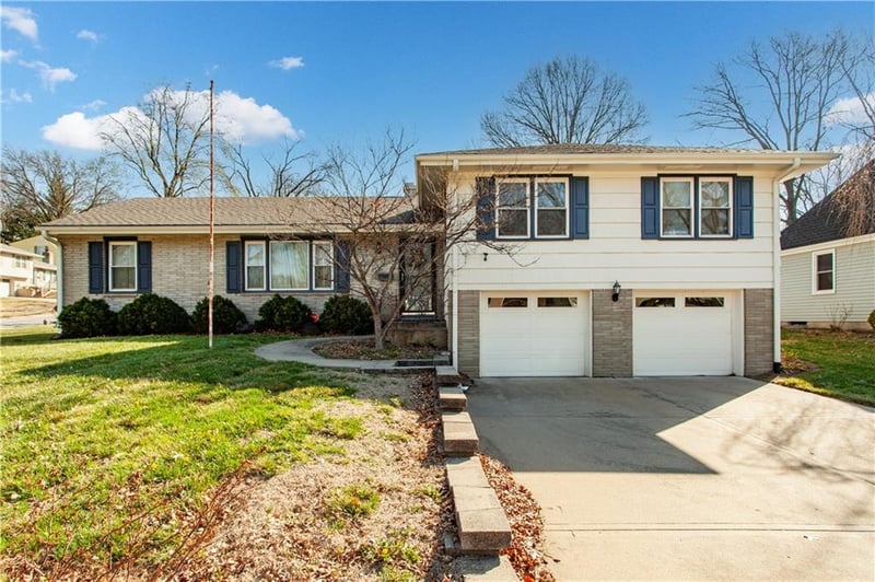 4819 Sherwood Dr, Kansas City, MO 64119