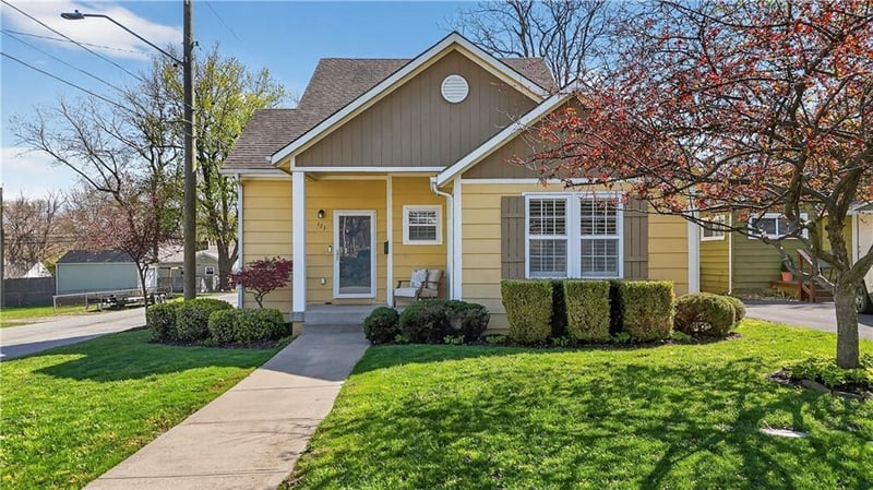121 80th St, Kansas City, MO 64114