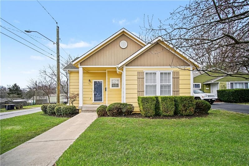 121 80th St, Kansas City, MO 64114