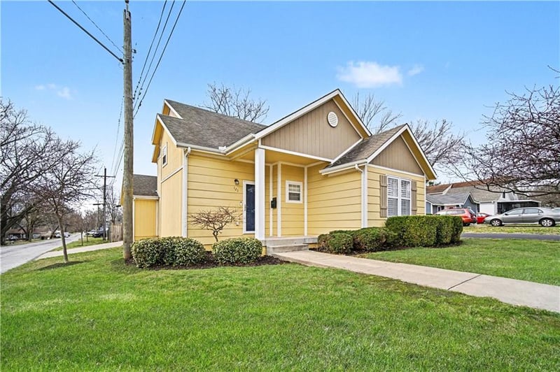 121 80th St, Kansas City, MO 64114