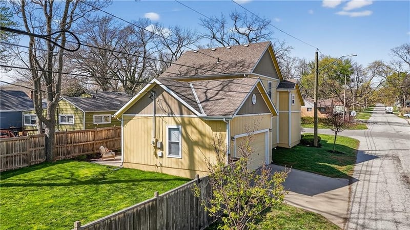 121 80th St, Kansas City, MO 64114