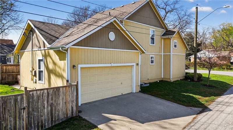 121 80th St, Kansas City, MO 64114