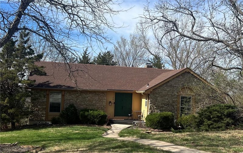 2416 110th St, Kansas City, MO 64131