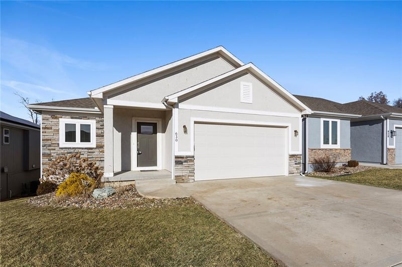 630 110th St, Kansas City, MO 64155