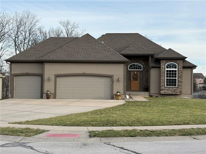 9617 Adrian Ave, Kansas City, MO 64154