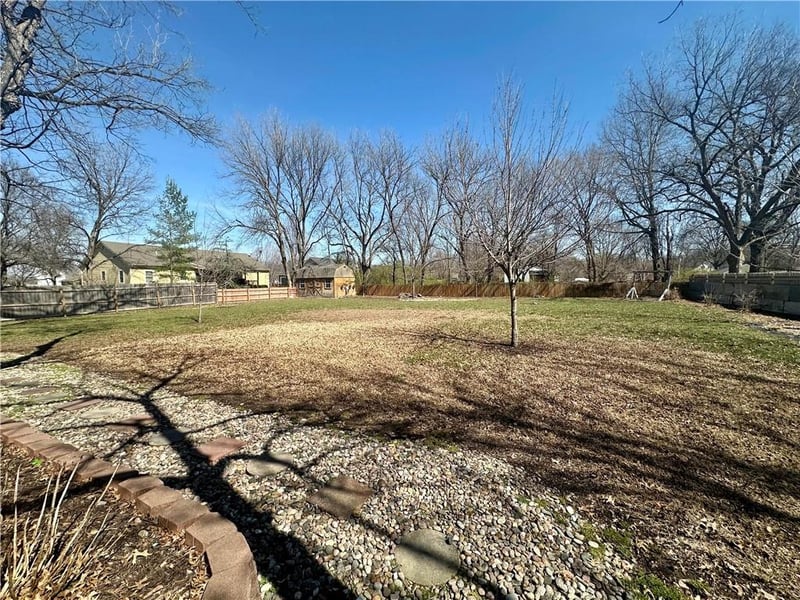 425 S Pine St, Ottawa, KS 66067