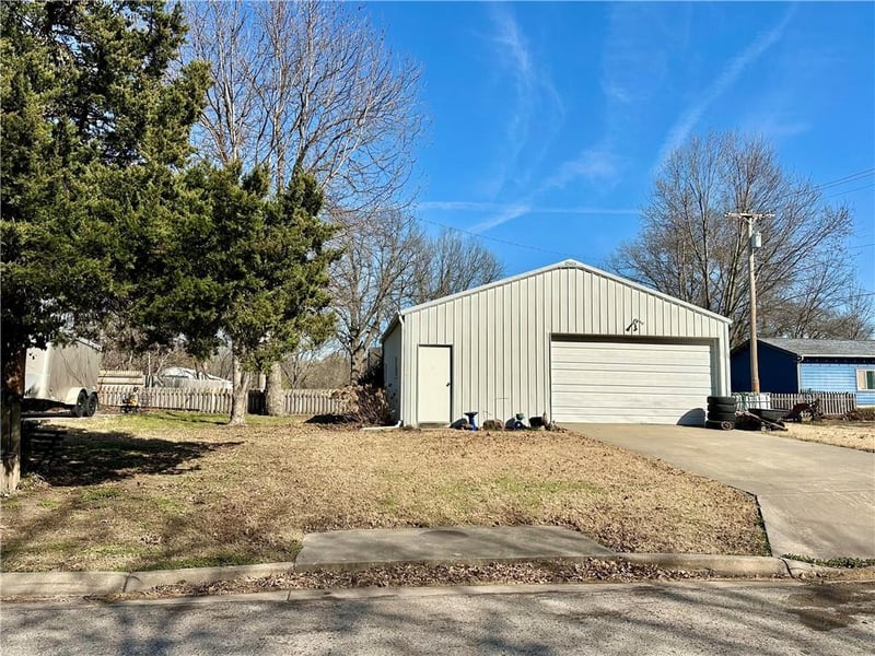 425 S Pine St, Ottawa, KS 66067