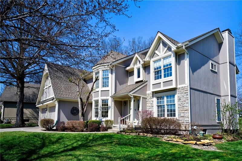 2904 13th St, Lee's Summit, MO 64081