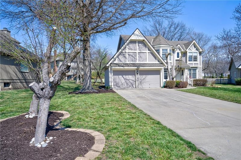 2904 13th St, Lee's Summit, MO 64081