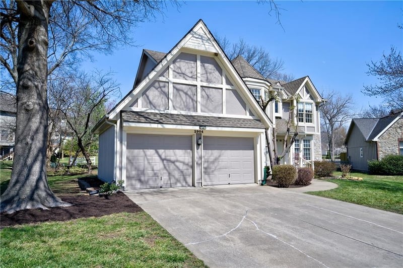 2904 13th St, Lee's Summit, MO 64081
