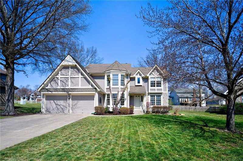 2904 13th St, Lee's Summit, MO 64081