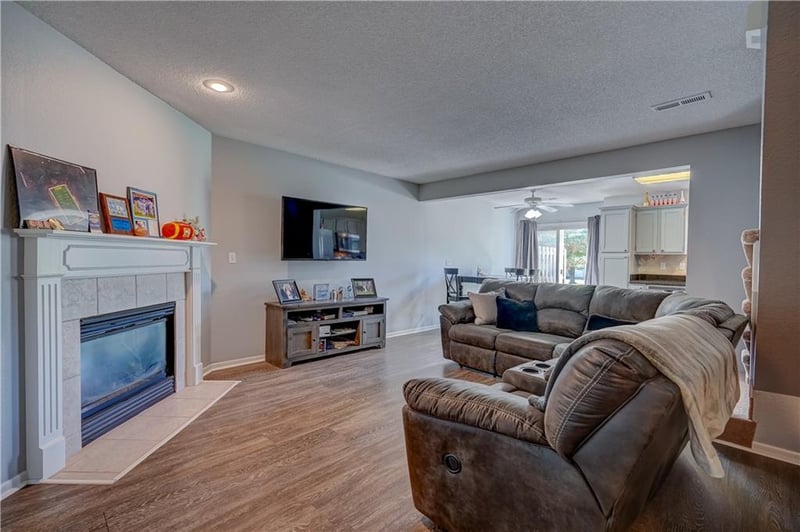 1314 SE Norwood Dr, Lee's Summit, MO 64081