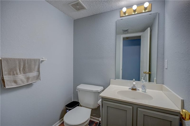 1314 SE Norwood Dr, Lee's Summit, MO 64081